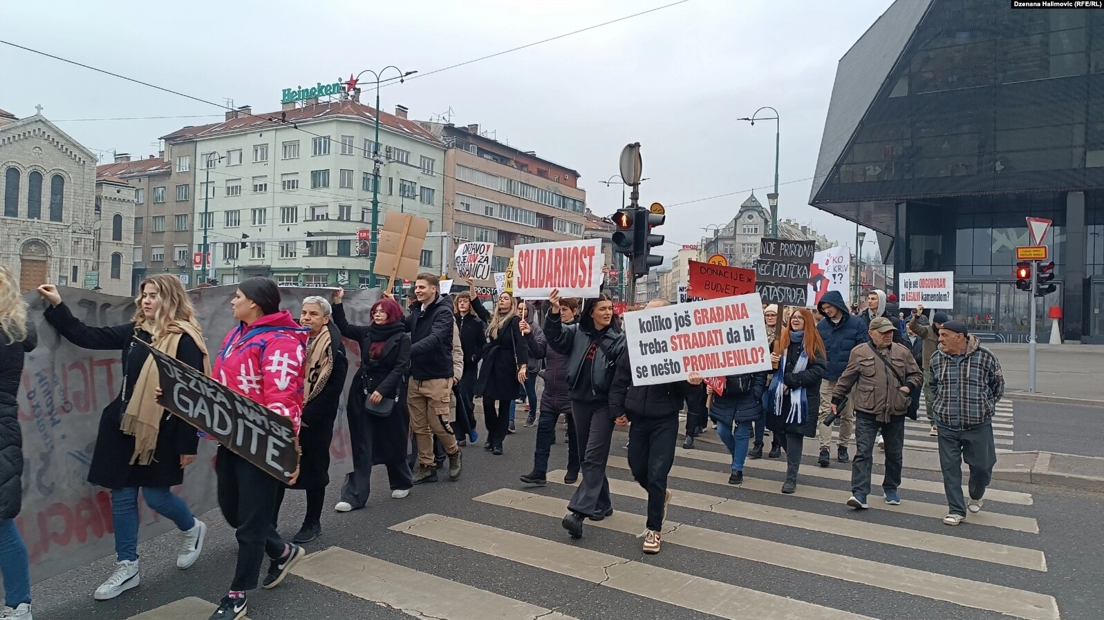 Mirnom šetnjom u Sarajevu studenti traže odgovornost zbog stradalih u poplavama u BiH